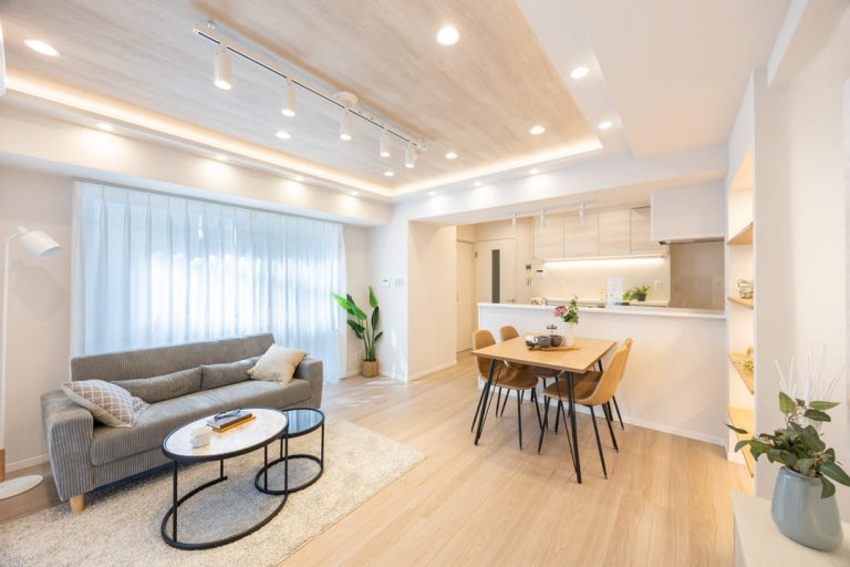 信濃町　緑に寄り添う、光あふれる南東角住戸