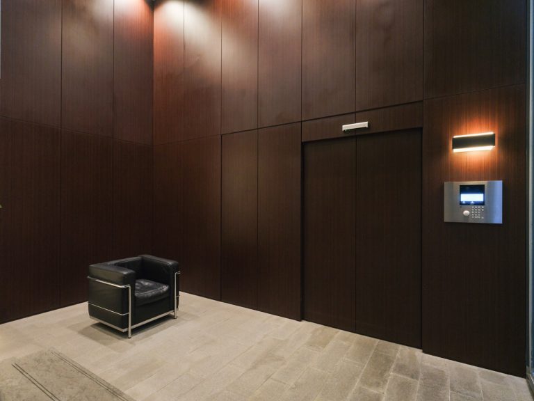 エントランスホール