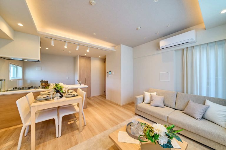 恵比寿　東京タワーを望む、光あふれる三面採光の住まい