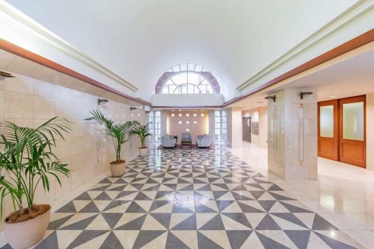 エントランスホール