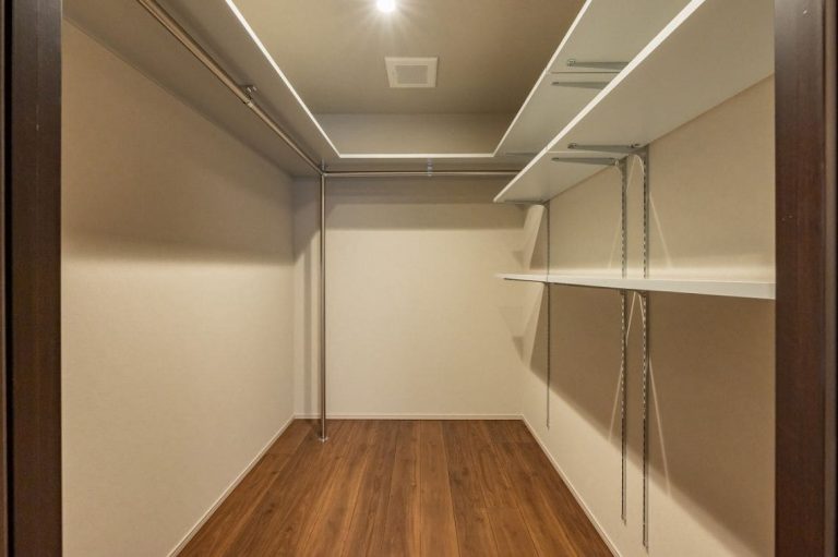 主寝室 ウォークインクローゼット