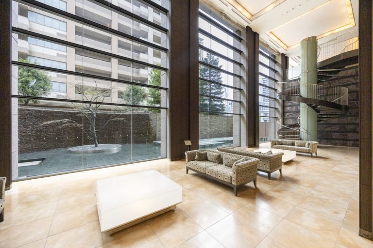 エントランスホール