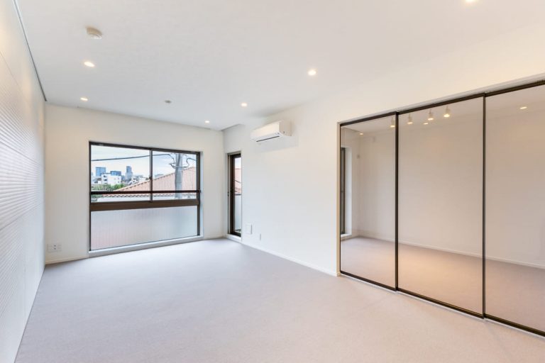 初台　低層レジデンスの最上階、光とゆとりに包まれる3LDK