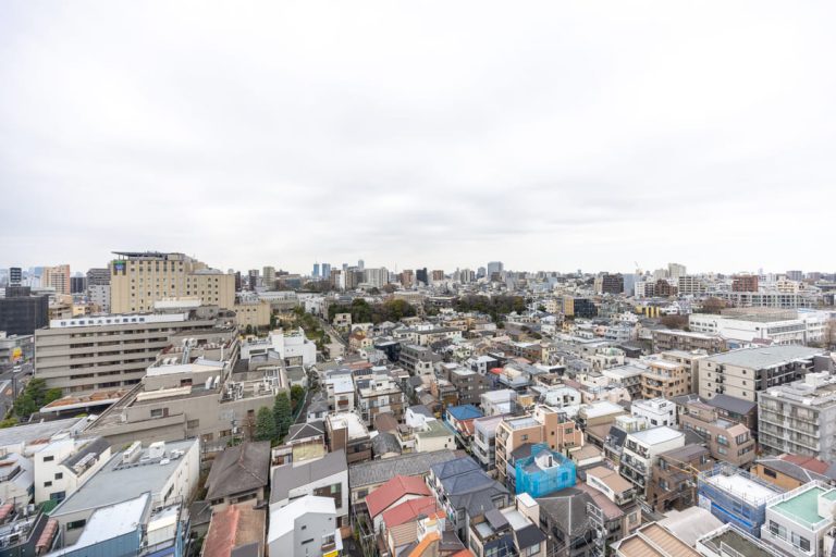 プラウド文京千駄木　最上階の開放感と充実の収納が魅力の住まい