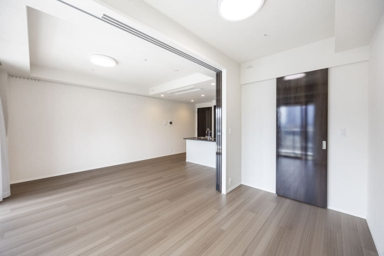 寝室2、リビングダイニング