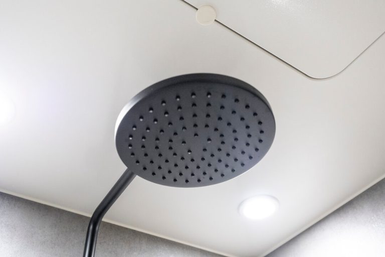 浴室 オーバーヘッドシャワー