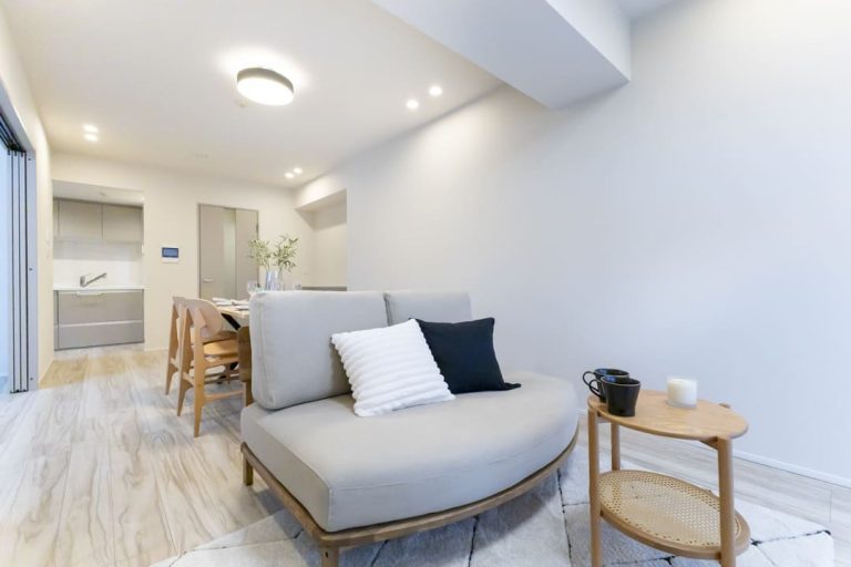 高田馬場　2つのWICを備えた、南西角住戸