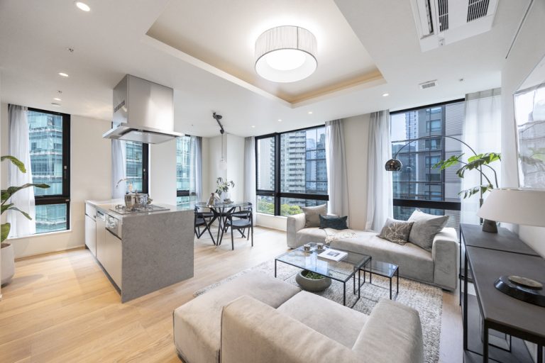 パークコート六本木ヒルトップ　静穏と利便を享受する、落ち着きある上質な角部屋