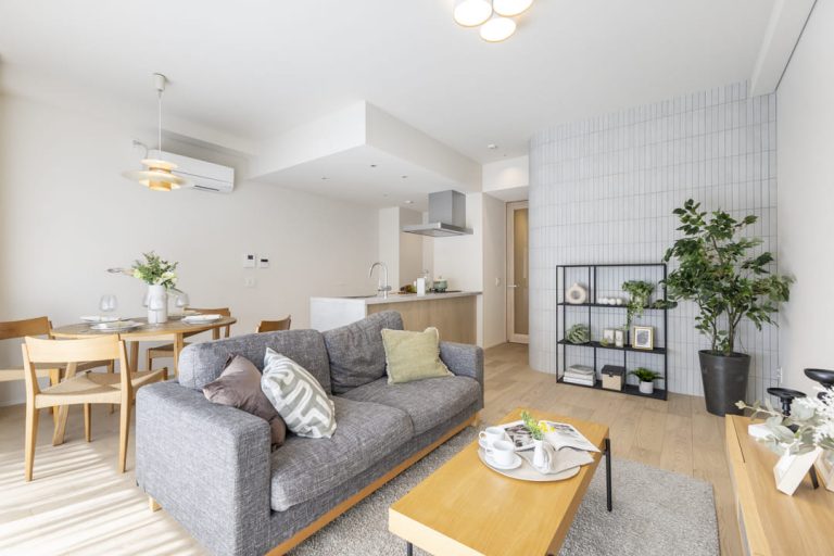 乃木坂　時を重ねた趣と、やわらかな光に包まれる住まい