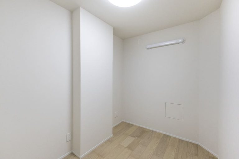 サービスルーム（約3.9帖）