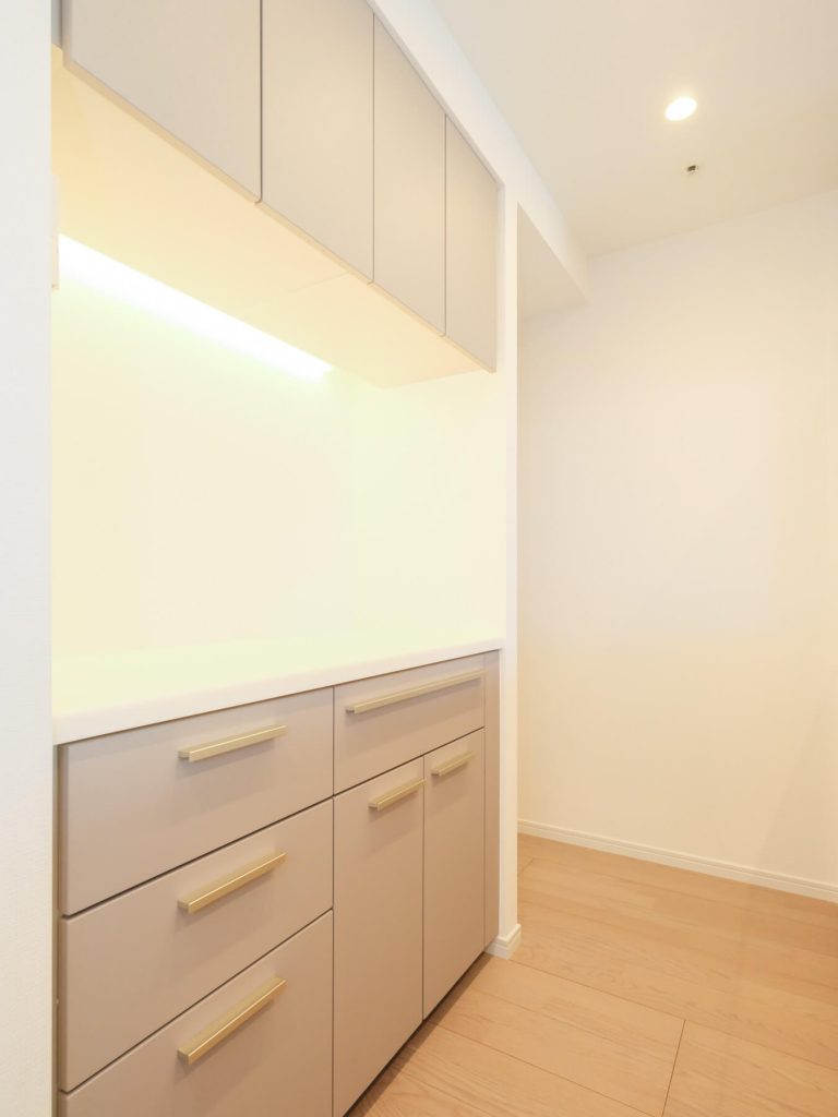 キッチン カップボード