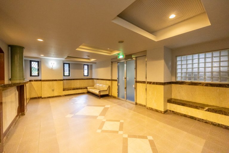 エントランスホール