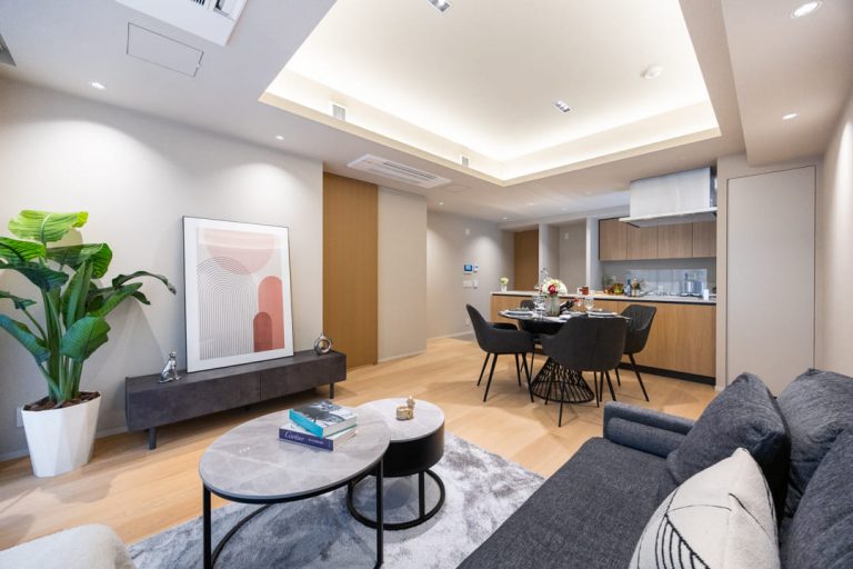 ザ・パークハウス千代田六番町　静穏と格調が息づく、95㎡超えの新築角住戸