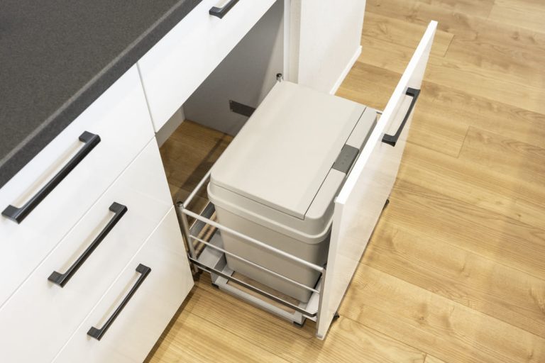 キッチン カップボード