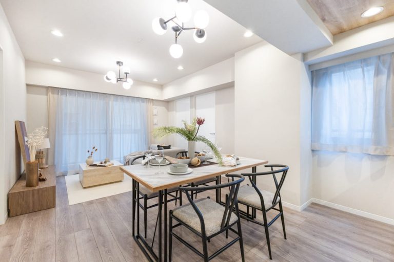 八丁堀　光と風を取り込む2面バルコニーの住まい