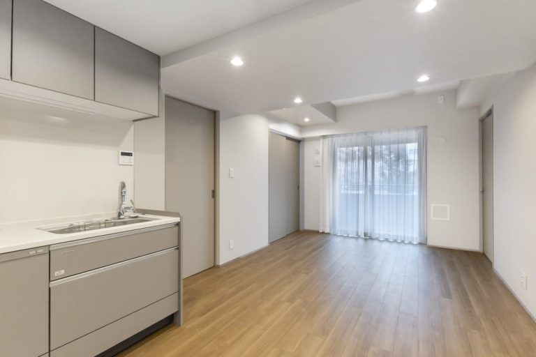 茅場町　利便性と公園の緑に包まれた、穏やかな住まい