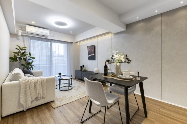 八丁堀　駅徒歩3分、陽光に恵まれた南東向きの2LDK