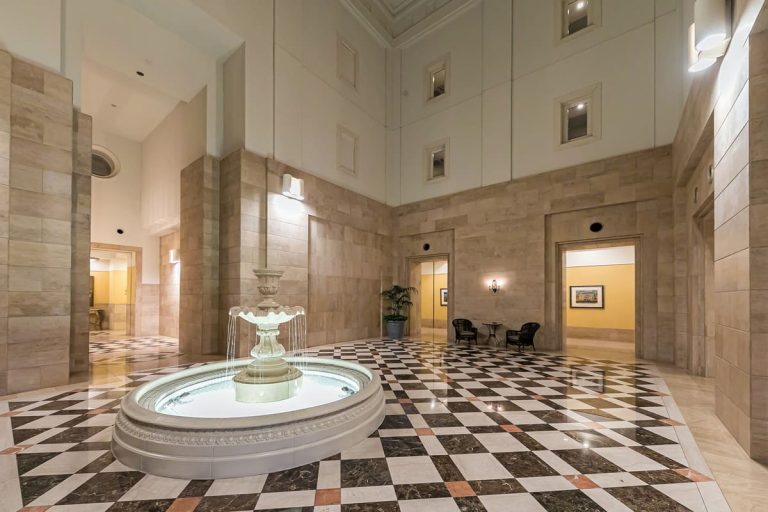 エントランスホール