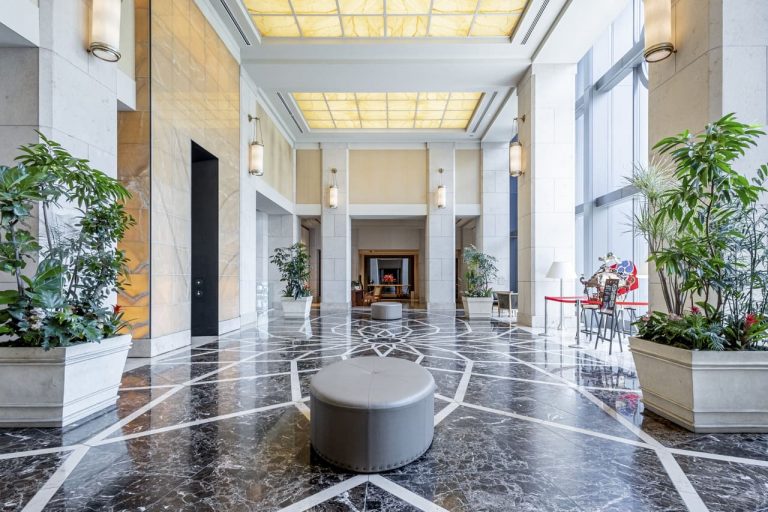 エントランスホール