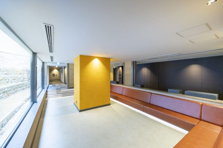 エントランスホール