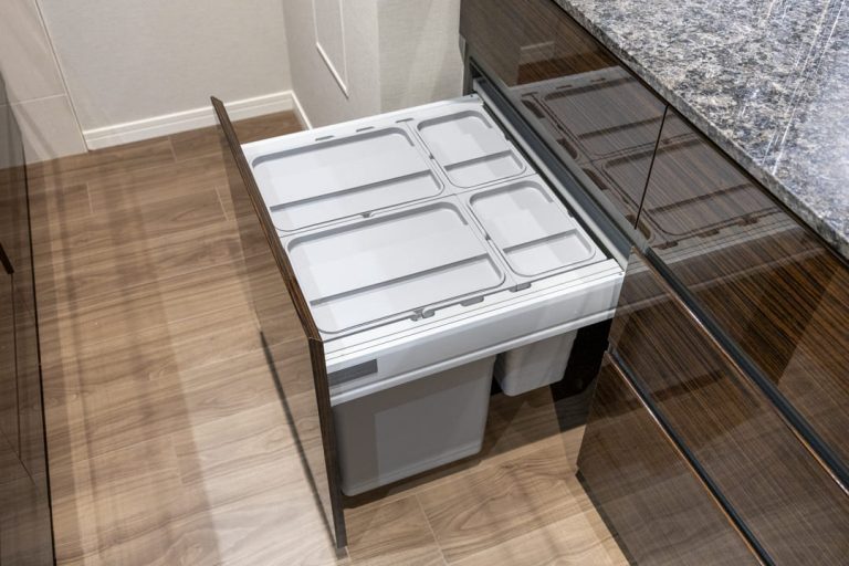 キッチン カップボード