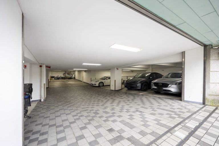 駐車場・駐輪場