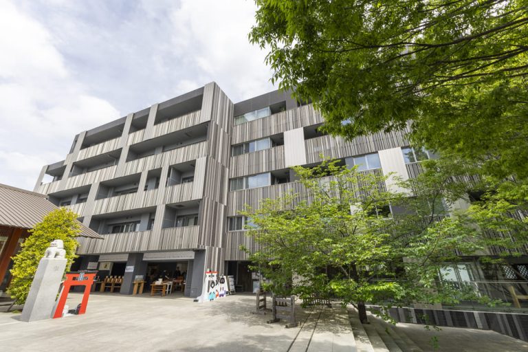 パークコート神楽坂　駅徒歩1分、赤城神社に隣接する静穏な住まい