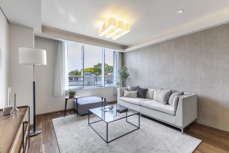 代々木上原　空を仰ぐ最上階、南東ワイドスパンの低層レジデンス