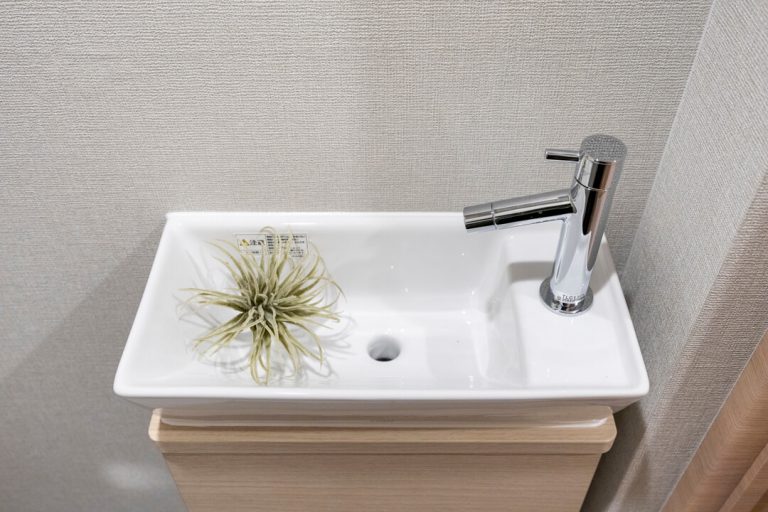 トイレ 独立型の手洗器