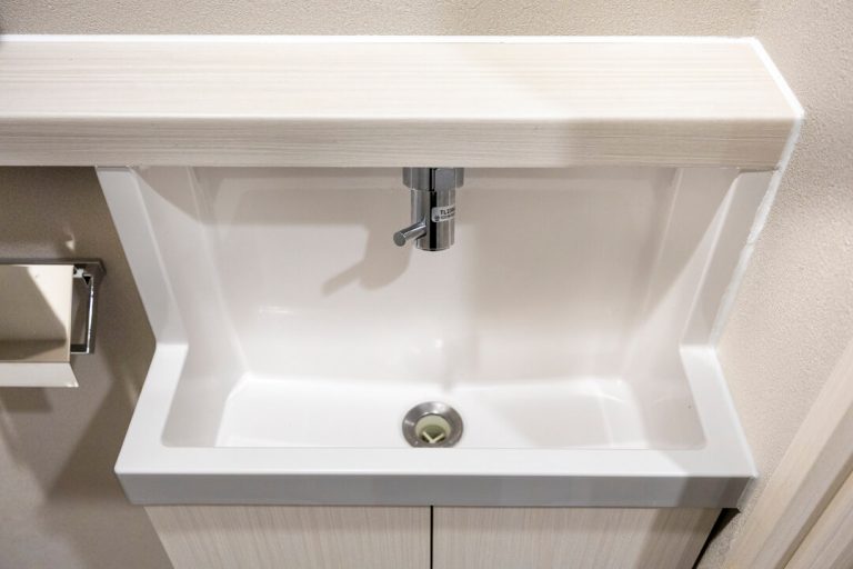 トイレ 独立型の手洗器