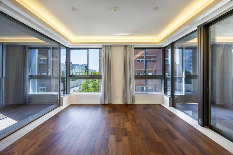 ロイヤルシーズン六本木　2025年築！1フロア1住戸の光と風に包まれる3LDK