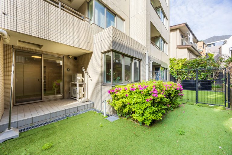 神楽坂　約25㎡の専用庭付、南向きの2LDK