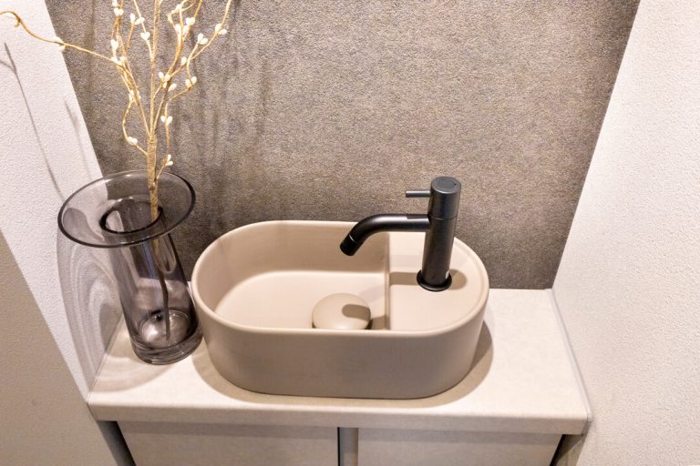 トイレ 独立型の手洗い器