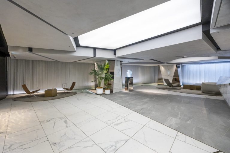 エントランスホール