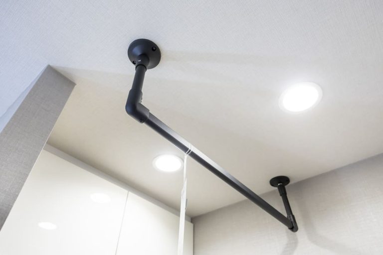 洗面室 アイアンパイプ