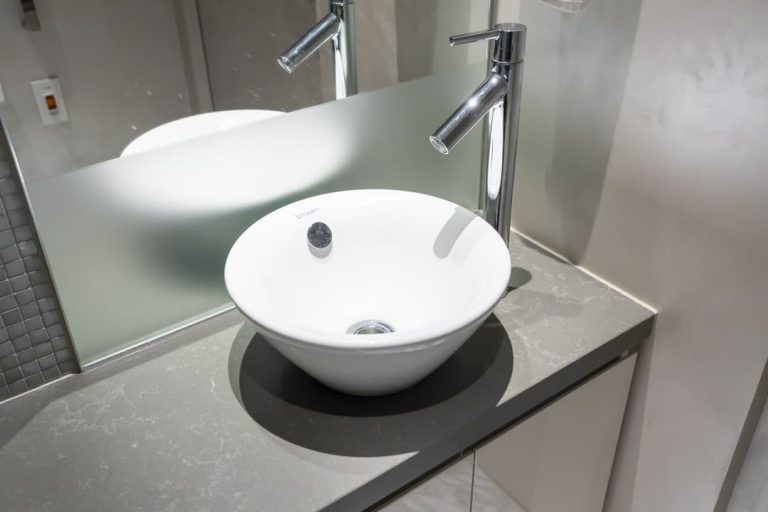 トイレ（玄関側）