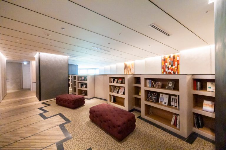 ライブラリーラウンジ