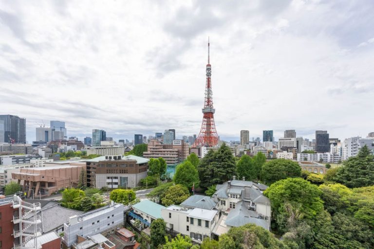 ウェリスタワー愛宕虎ノ門　東京タワーを望む、南西向き角住戸の開放感