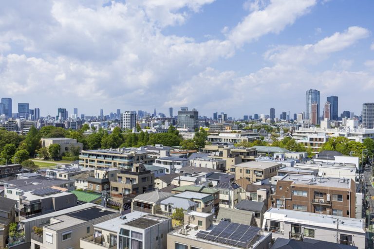 白金台　駅徒歩2分、三方角住戸がもたらす光と抜け感