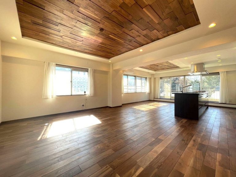 原宿　原宿と北参道を使いこなす、97㎡の最上階・角部屋