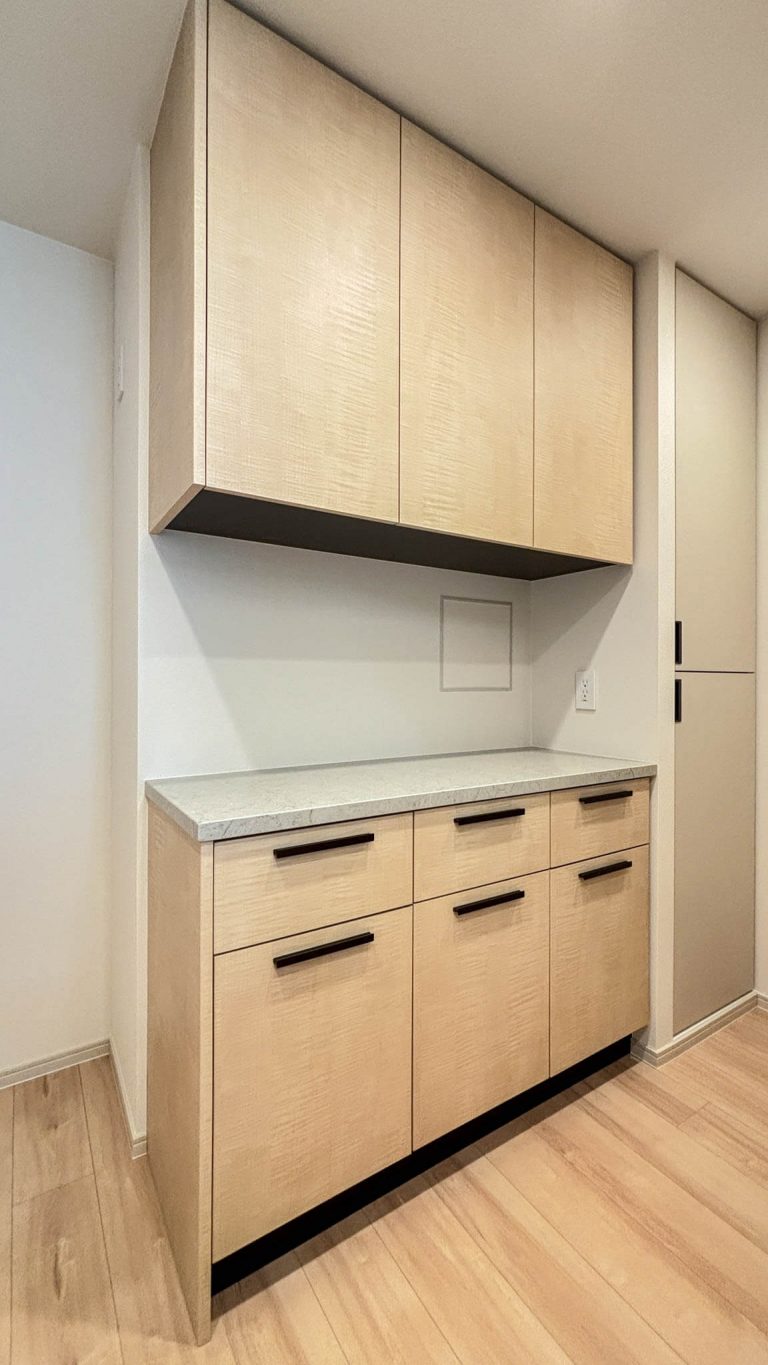 キッチン カップボード