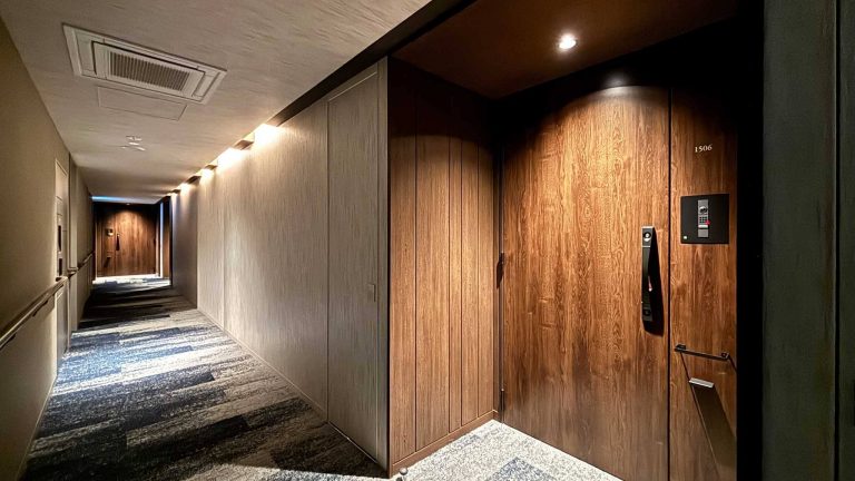 玄関外（内廊下設計）