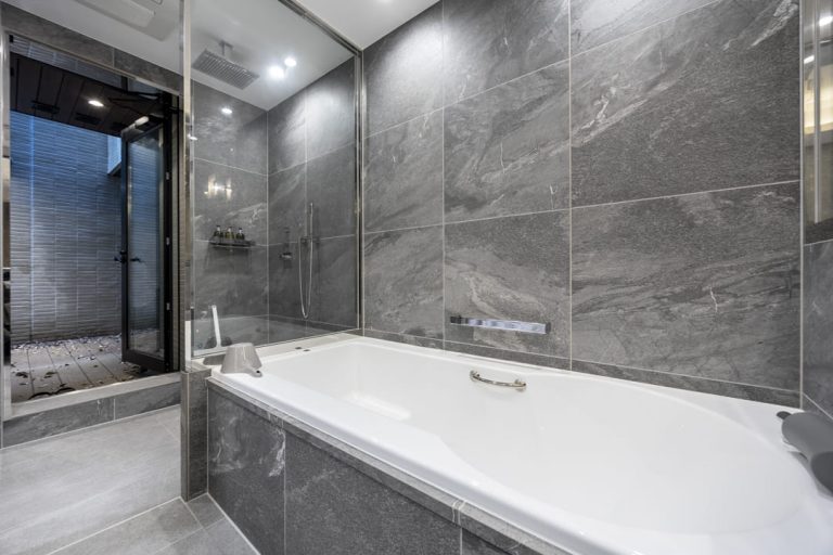 洋室1（洗面室）バスルーム