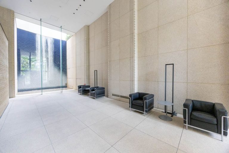 エントランスホール