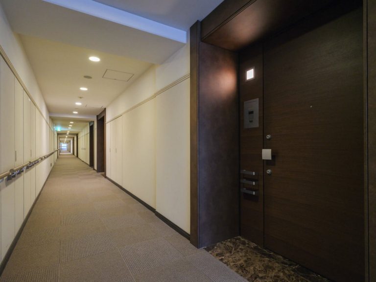 玄関外（共用廊下）