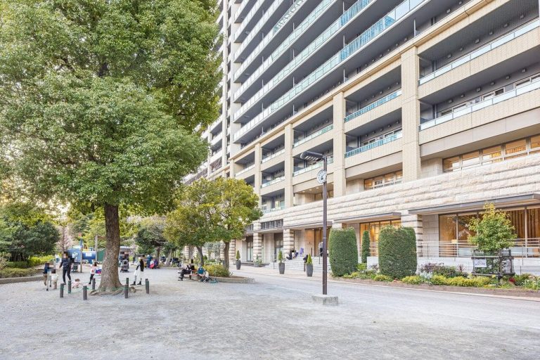 マンション敷地内