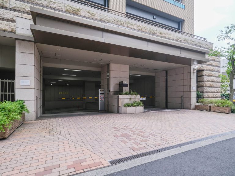 駐車場出入口