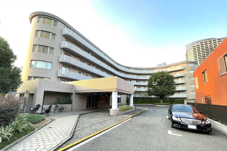 麻布十番　三田の高台、無垢材の温もり溢れる90㎡超2LDK