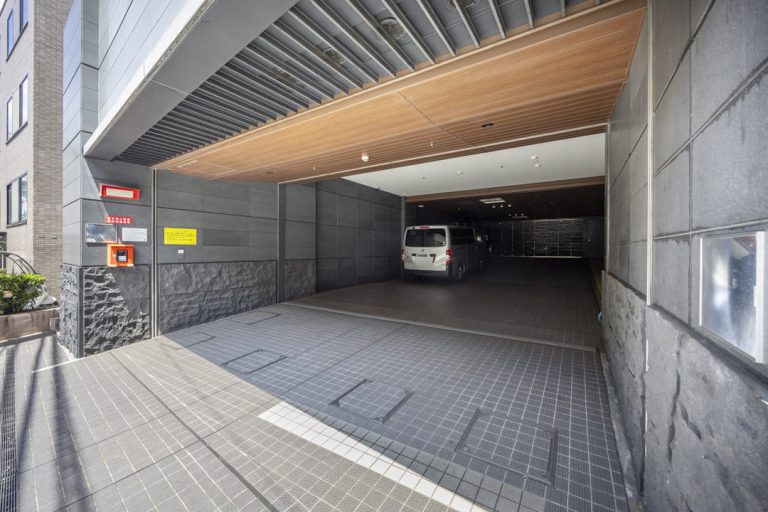 駐車場 入口