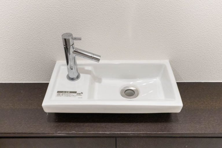 トイレ 独立型の手洗い器